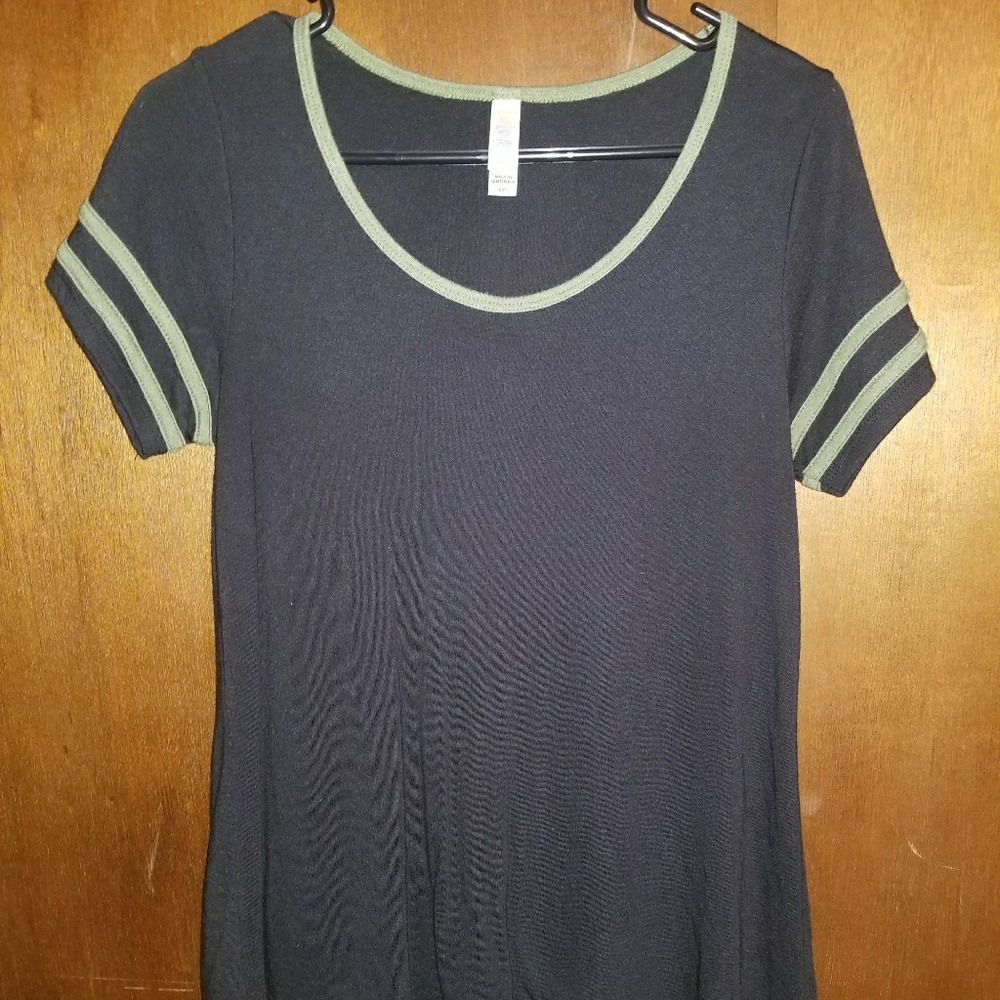 Lularoe classic tee